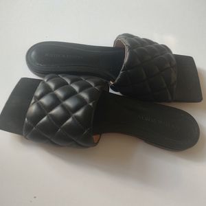 Bottega veneta blk quilted slides size 10.5